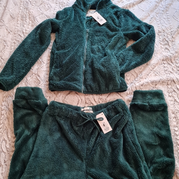 U2B Tops - U2B Emerald Green Teddy Top and Bottom Cuffed